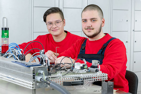 Symbolic image of a mechatronics technician apprenticeship (f/m/d)